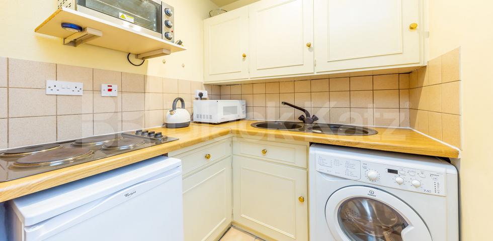 Fantastic studio loacted within a stones throw to Regents Park Cumberland Terrace Mews, Regents Park 